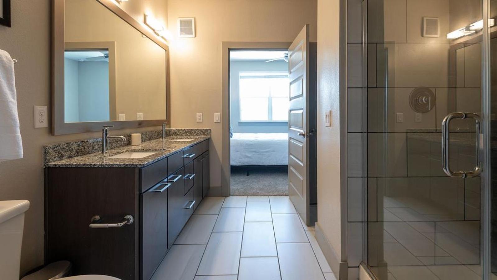 Landing Modern Apartment With Amazing Amenities أوستن المظهر الخارجي الصورة
